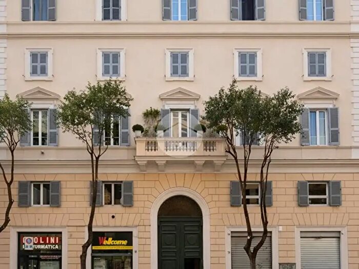 Appartamento monolocale in vendita in Via Lucrezio Caro, Roma