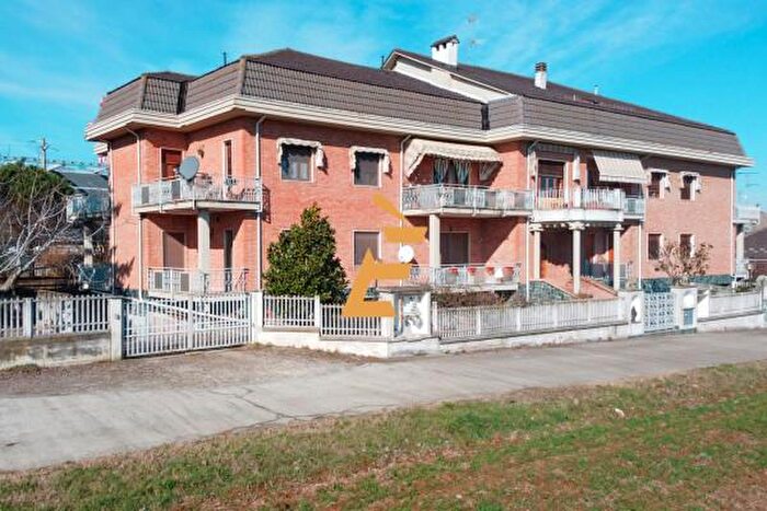 Appartamento quadrilocale in vendita in Strada per Valenza, Pecetto Di Valenza