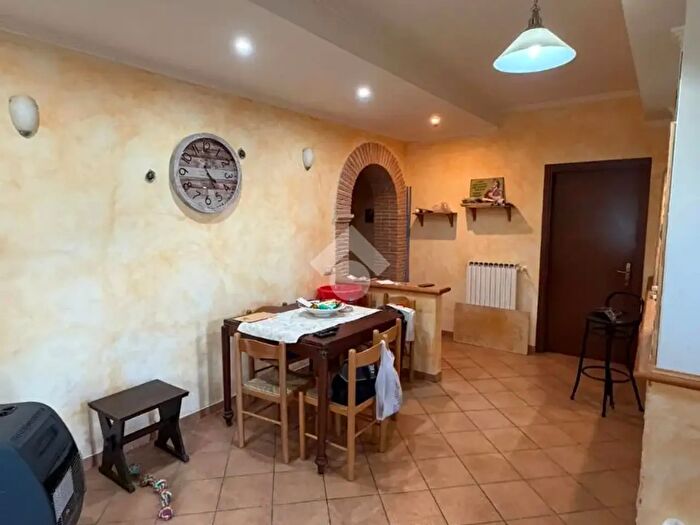 Casa quadrilocale in vendita in Contrada Sant Angelo, Roiate