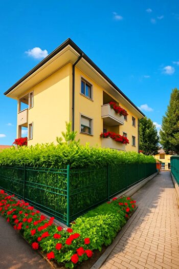 Appartamento trilocale in vendita in Via del Roccolo, Lomazzo