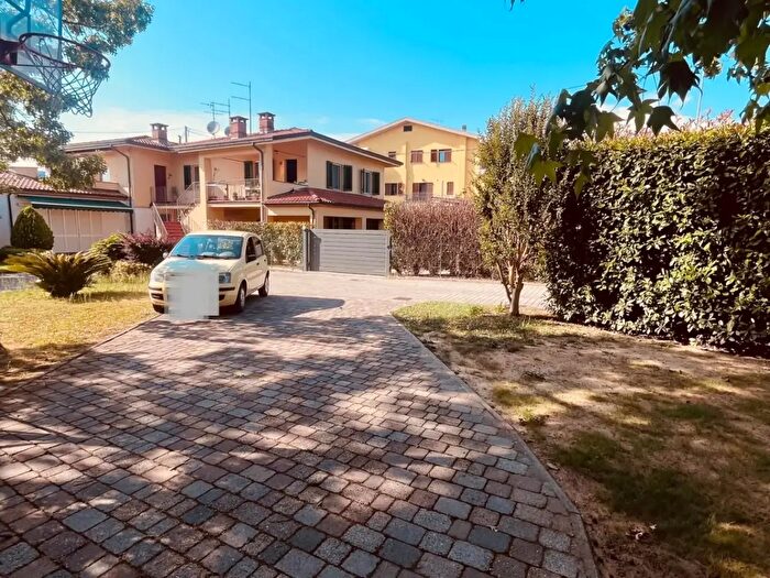 Appartamento con 5 locali in vendita in Massa E Cozzile