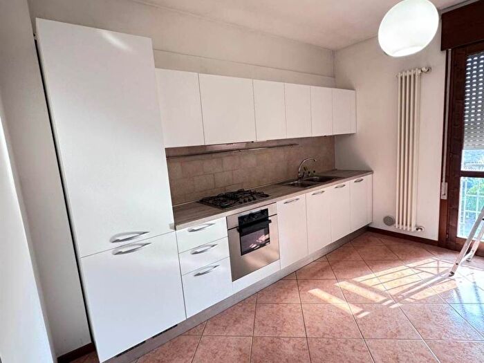 Appartamento con 5 locali in affitto in SantElena