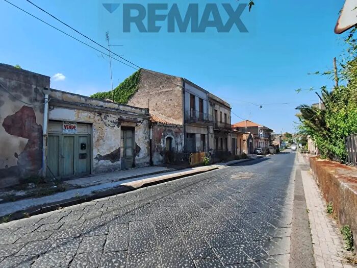 Casa quadrilocale in vendita in Via Nazionale Guardia, Acireale