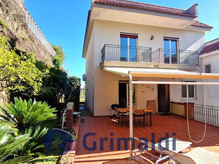 Casa quadrilocale in affitto in Via Comunale Guantai ad Orsolone, Camaldoli, Napoli