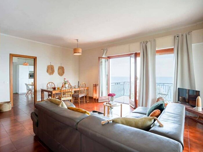 Appartamento trilocale in affitto in Via della Cornice, Borgio, Borgio Verezzi