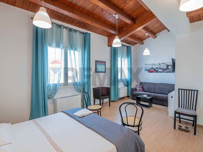 Casa con 6 locali in affitto in via casa, Centro, Ragusa