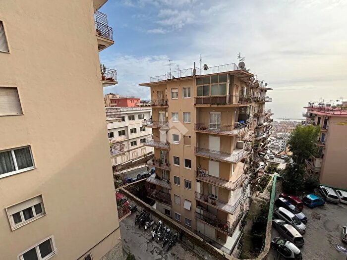 Appartamento trilocale in vendita in Via Kagoshima, Napoli