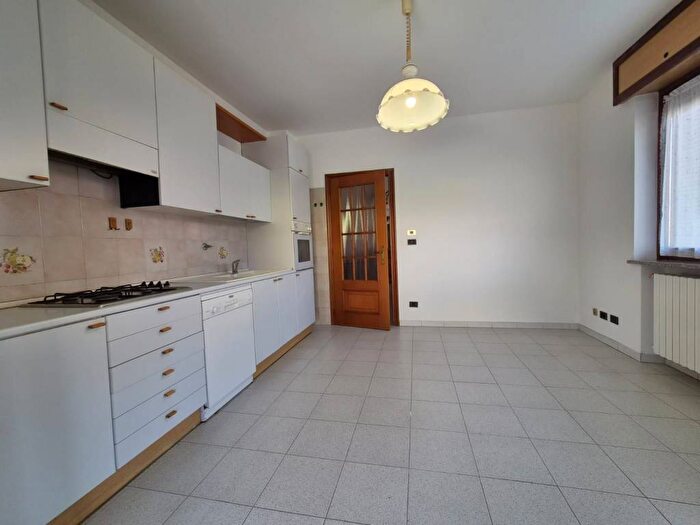 Appartamento trilocale in affitto in Via Edmondo De Amicis, Nichelino