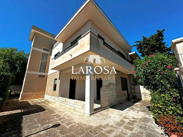 Casa con 8 locali in vendita in Lecce