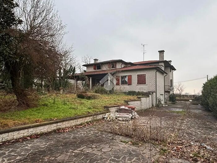 Casa con 10 locali in vendita in Via Villanova Maiardina, San Giorgio Bigarello