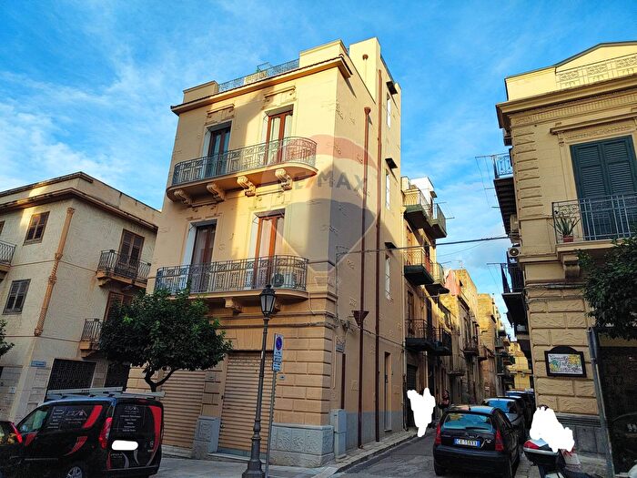 Casa con 7 locali in vendita in Via Tornatore, Bagheria
