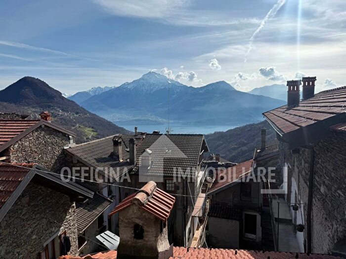 Appartamento trilocale in vendita in Via ai Monti, Dosso Del Liro