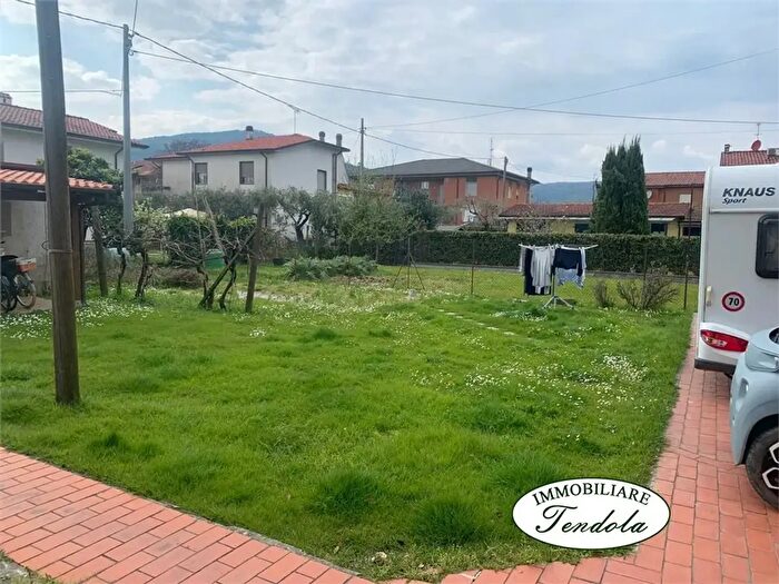 Casa con 8 locali in vendita in Ameglia