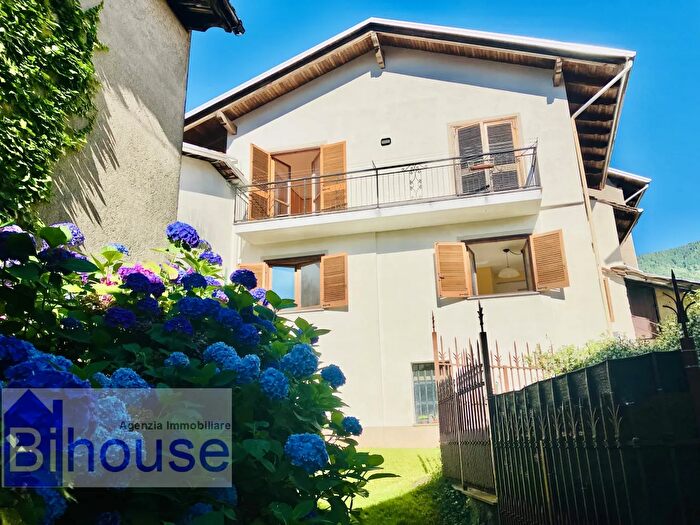 Casa quadrilocale in vendita in Giardino, Valdilana