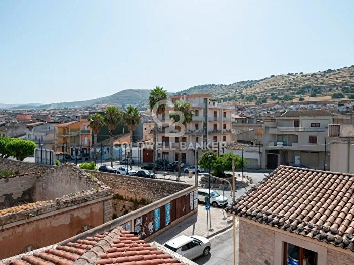 Casa con 10 locali in vendita in Via Fenice, Comiso