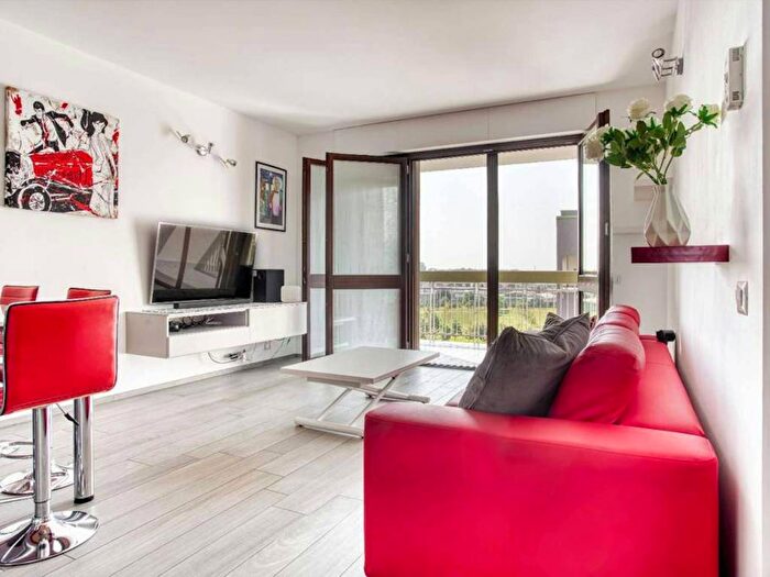 Appartamento trilocale in affitto in Via Luigi Mengoni, Bisceglie, Milano