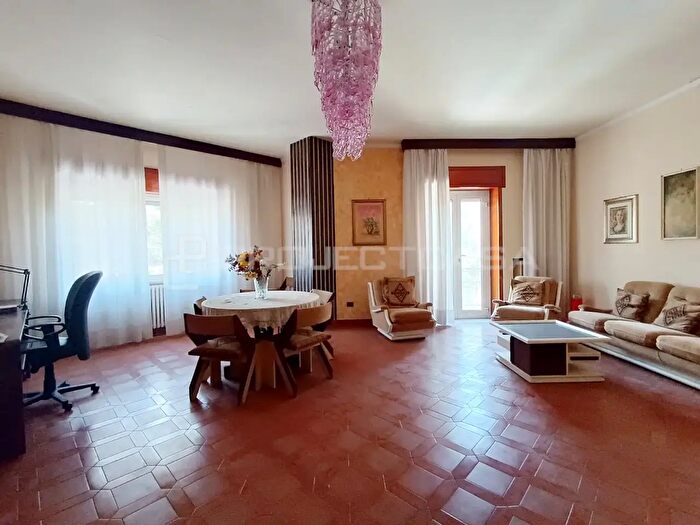 Appartamento con 7 locali in vendita in Via Vincenzo Consiglio, Maglie