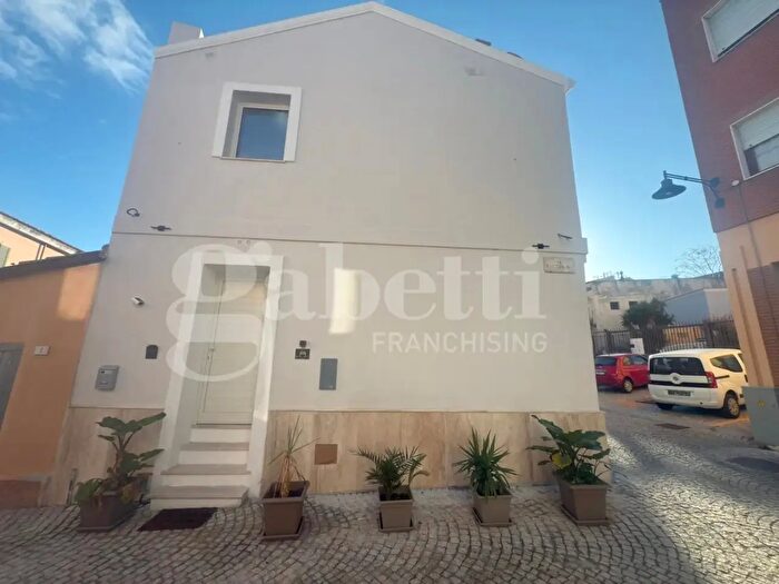 Casa quadrilocale in vendita in Via delle Terme, Olbia