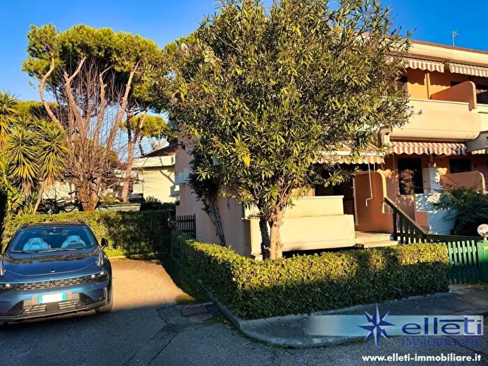 Casa con 5 locali in vendita in Massa