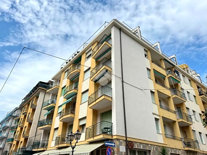 Appartamento trilocale in vendita in Via Privata Terike, Alassio