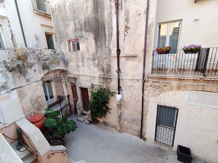 Appartamento trilocale in affitto in Siracusa