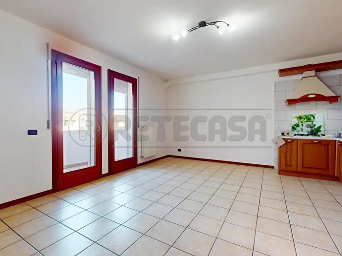 Appartamento trilocale in vendita in Piazza Beata Sterni, Grantorto