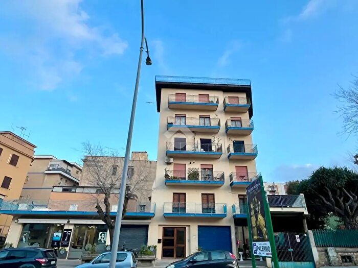 Appartamento quadrilocale in affitto in Viale Amedeo dAosta, Palermo