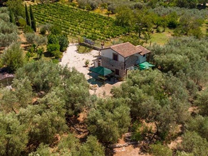 Casa in vendita in Toffia