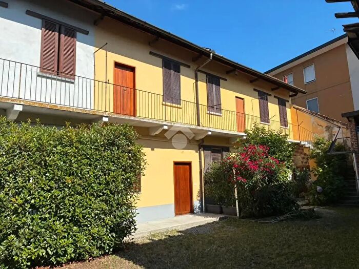 Casa bilocale in vendita in Via Francesco Petrarca, Corbetta