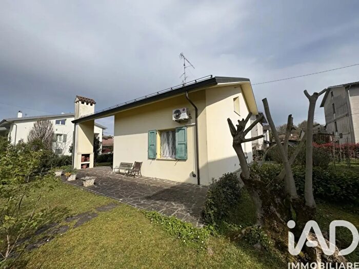 Casa con 5 locali in vendita in Via Palmiro Togliatti, Medolla