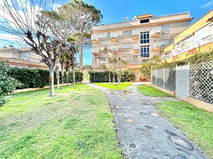 Appartamento trilocale in affitto in Via l'Ardenza, Fregene, Fiumicino