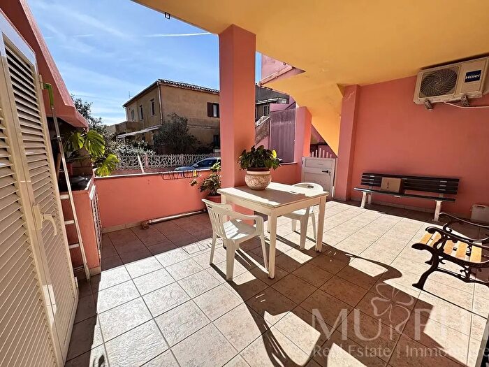 Appartamento quadrilocale in vendita in Via Regione Mongiardino, La Maddalena