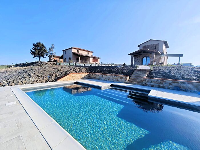 Casa con 6 locali in vendita in Lajatico