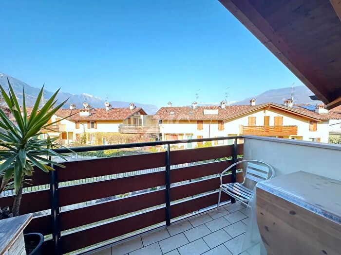 Appartamento trilocale in vendita in Via Borgo Pradaia, Isera