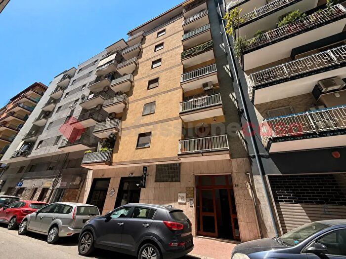 Appartamento trilocale in vendita in Via Puglia, Taranto