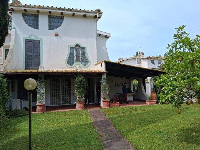 Casa con 5 locali in affitto in Via Cala Gonone, Fregene, Fiumicino