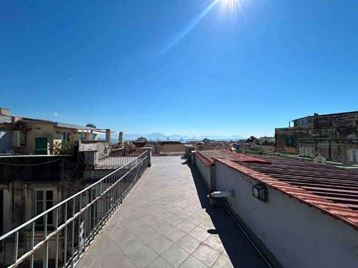 Appartamento trilocale in affitto in via FRANCESCO GIRARDI, Quartieri Spagnoli, Napoli