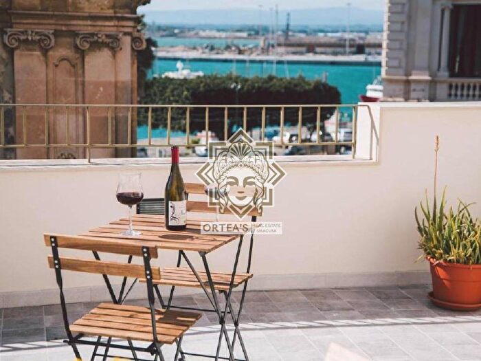 Casa quadrilocale in affitto in Largo Porta Marina, Ortigia, Siracusa