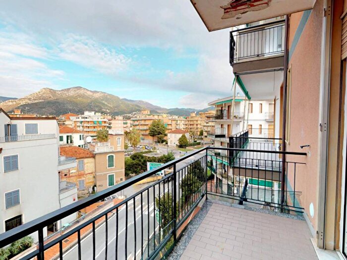 Appartamento bilocale in affitto in Corso Novembre, Borghetto Santo Spirito