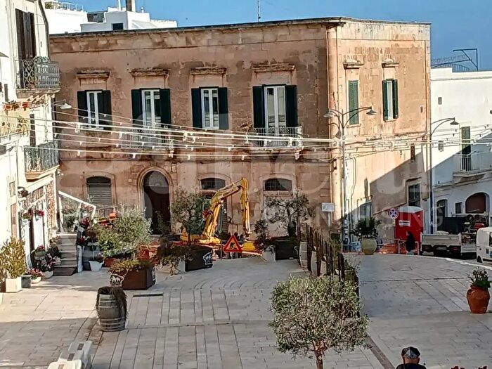 Casa con 6 locali in vendita in Via Capitano Vito Tamborrino, Ostuni