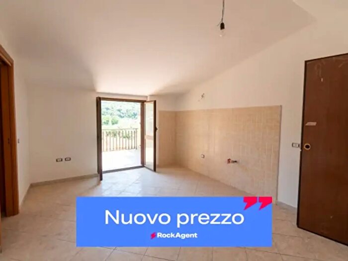 Casa trilocale in vendita in Via Cavour, Nocera Terinese