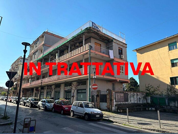 Appartamento con 8 locali in vendita in Via Margherita di Savoia, San Giorgio A Cremano