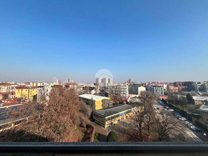 Appartamento trilocale in affitto in Via Oglio, Corvetto, Milano