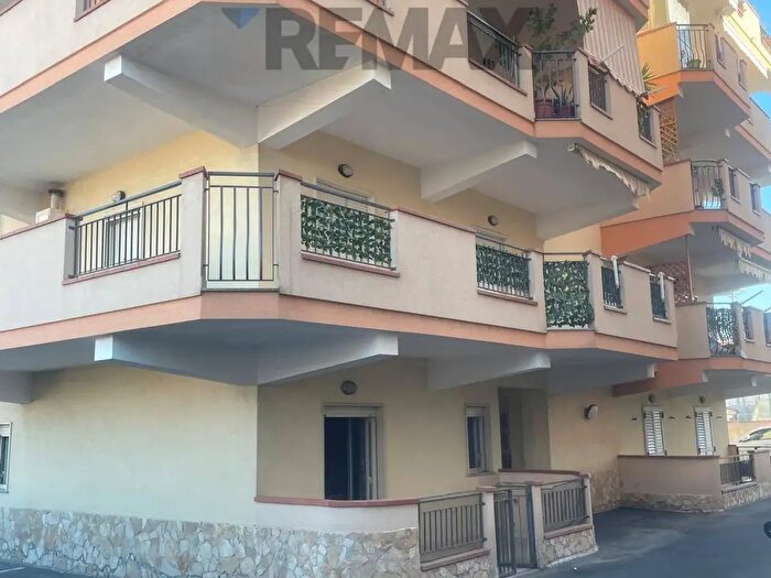 Appartamento trilocale in vendita in Via Regina Margherita, Santa Teresa Di Riva