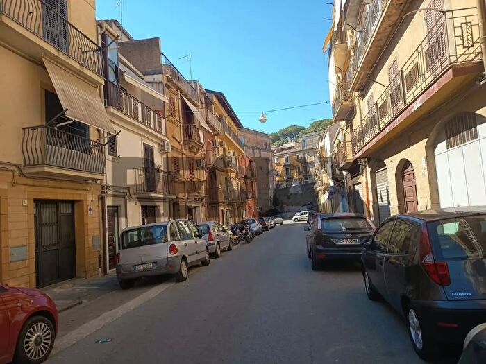 Casa trilocale in vendita in Via Pentolai, Caltagirone