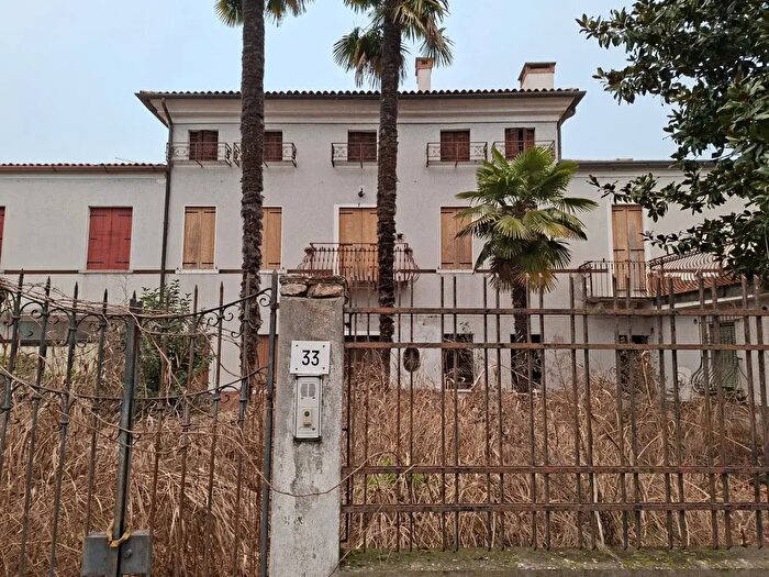 Casa con 11 locali in vendita in Via Catene, Venezia