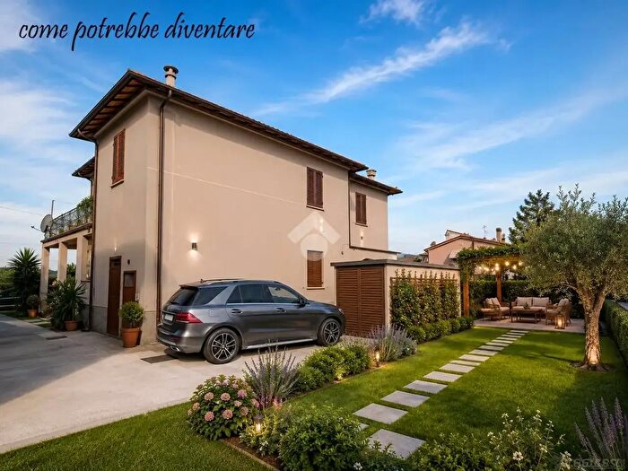 Casa quadrilocale in vendita in Via Maceratola, Foligno