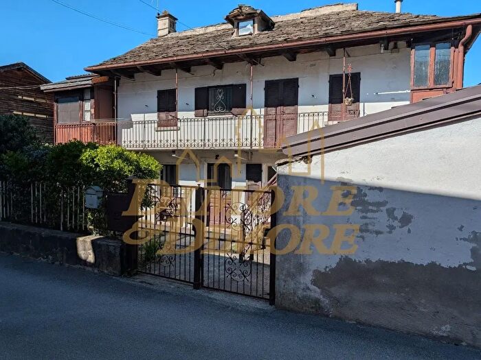 Casa con 7 locali in vendita in BeuraCardezza