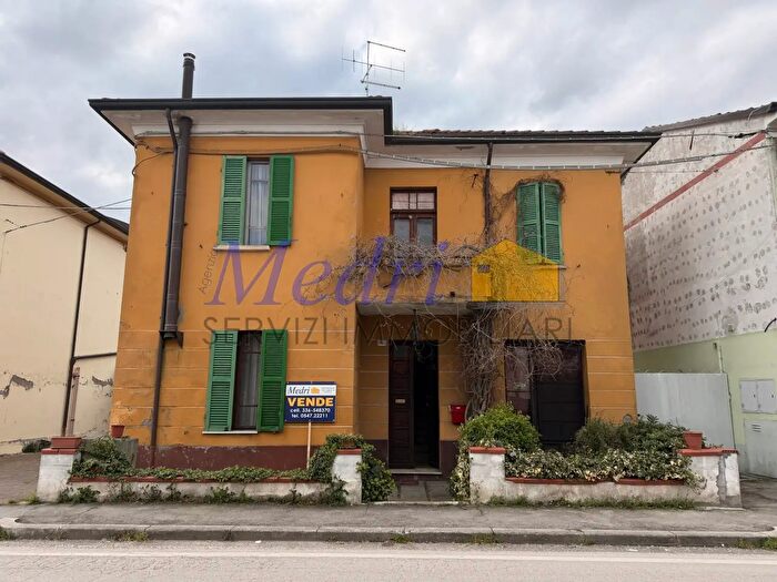 Casa con 8 locali in vendita in Via Montaletto, Cesena