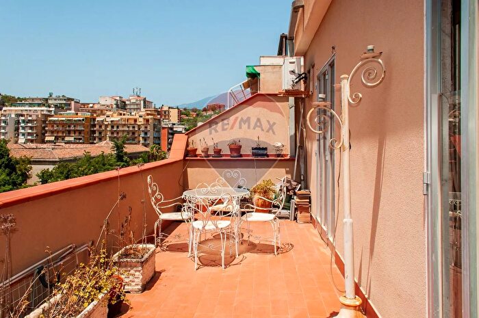 Appartamento quadrilocale in vendita in Via Etnea, Catania